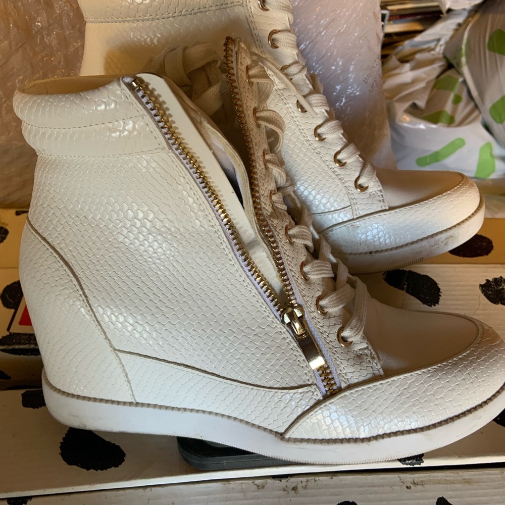 SHOEDAZZLE WEDGE SHOE